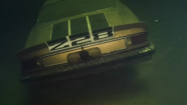 Chevy Camaro Z28 Gölün Dibinde Bulundu: 17 Metrede Ortaya Çıkan Gizem Polis Soruşturmasına Dönüştü 1 Chevy Camaro Z28